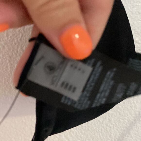 NWT- Volcom black simply seamless triangle bikini top- Size medium - Picture 10 of 12